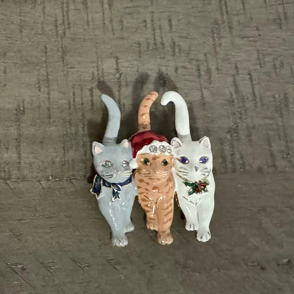Vintage Metal Tree Christmas Cats Brooch Pin.